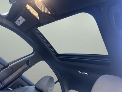 Used 2019 BMW 330i xDrive Sedan w/ Convenience Package image 15