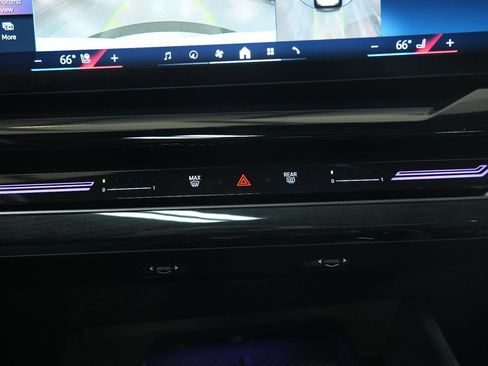 Used 2026 BMW 530i xDrive w/ Premium Package image 40