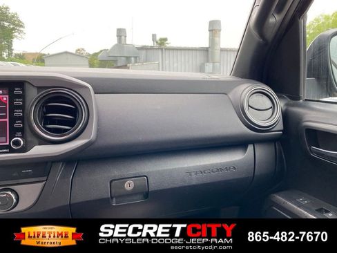 Used 2022 Toyota Tacoma TRD Off-Road w/ Technology Package AWD/4WD image 14
