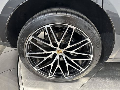 Certified 2026 Porsche Macan AWD/4WD image 13