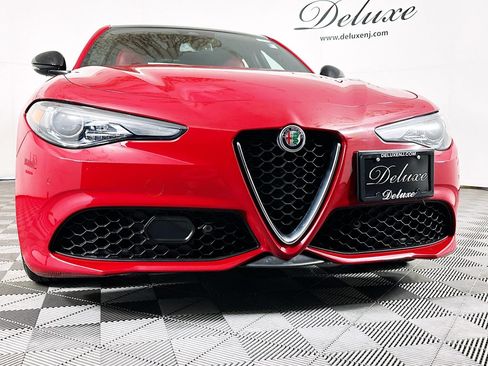 Used 2023 Alfa Romeo Giulia Veloce AWD/4WD image 32