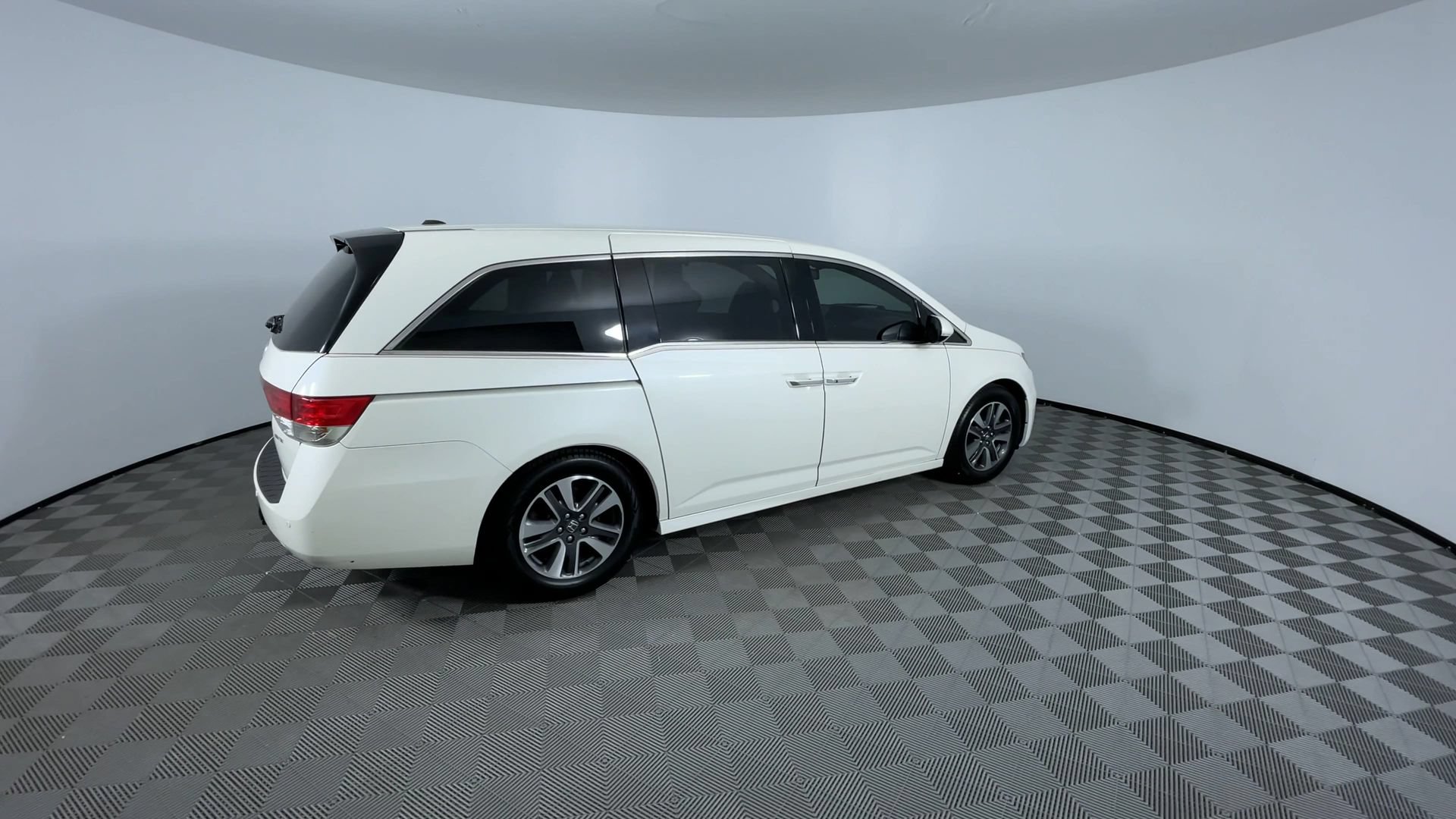 Used 2015 Honda Odyssey Touring Elite image 9