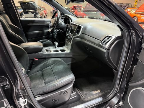 Used 2014 Jeep Grand Cherokee SRT8 w/ Luxury Group II AWD/4WD image 41