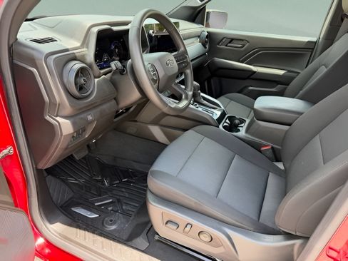 Used 2024 Chevrolet Colorado Trail Boss w/ Technology Package AWD/4WD image 7