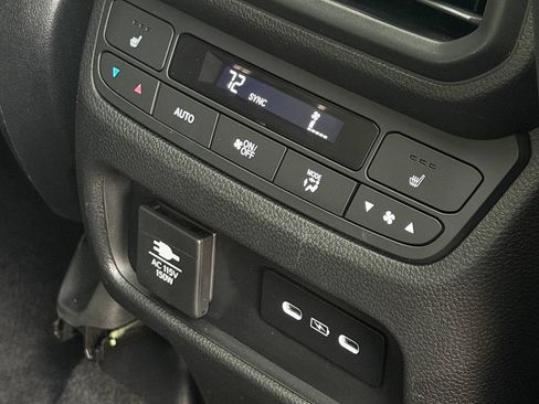 Used 2025 Honda Pilot Elite image 19
