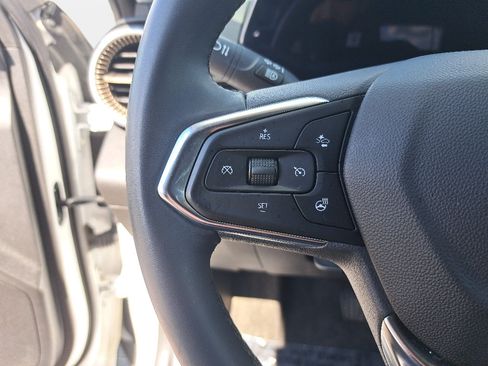 Used 2025 Chevrolet Trax ACTIV w/ Sunroof Package FWD image 17