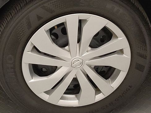 Used 2025 Nissan Versa S w/ Trunk Package image 31