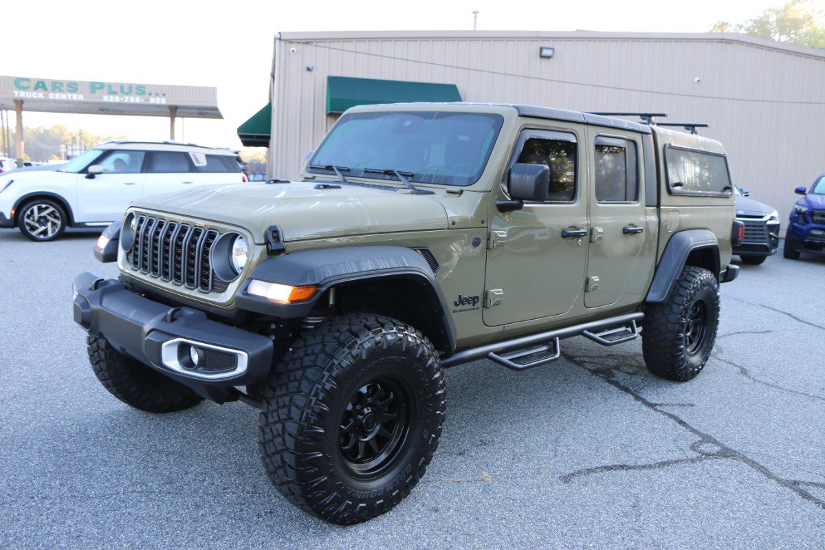 Used 2025 Jeep Gladiator Sport AWD/4WD image 1