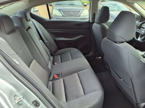 Used 2024 Nissan Altima 2.5 SV FWD image 24