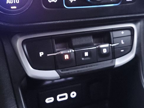 Used 2023 GMC Terrain SLE w/ Driver Convenience Package FWD image 19