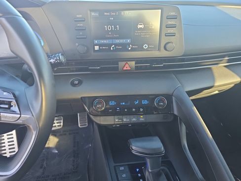 Used 2025 Hyundai Elantra Sport FWD image 16