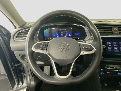 Certified 2022 Volkswagen Tiguan SE image 11