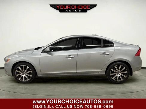 Used 2017 Volvo S60 T5 Dynamic image 2