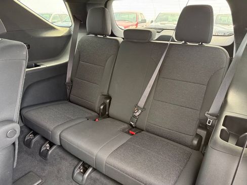 Used 2025 Chevrolet Traverse LT AWD/4WD image 28
