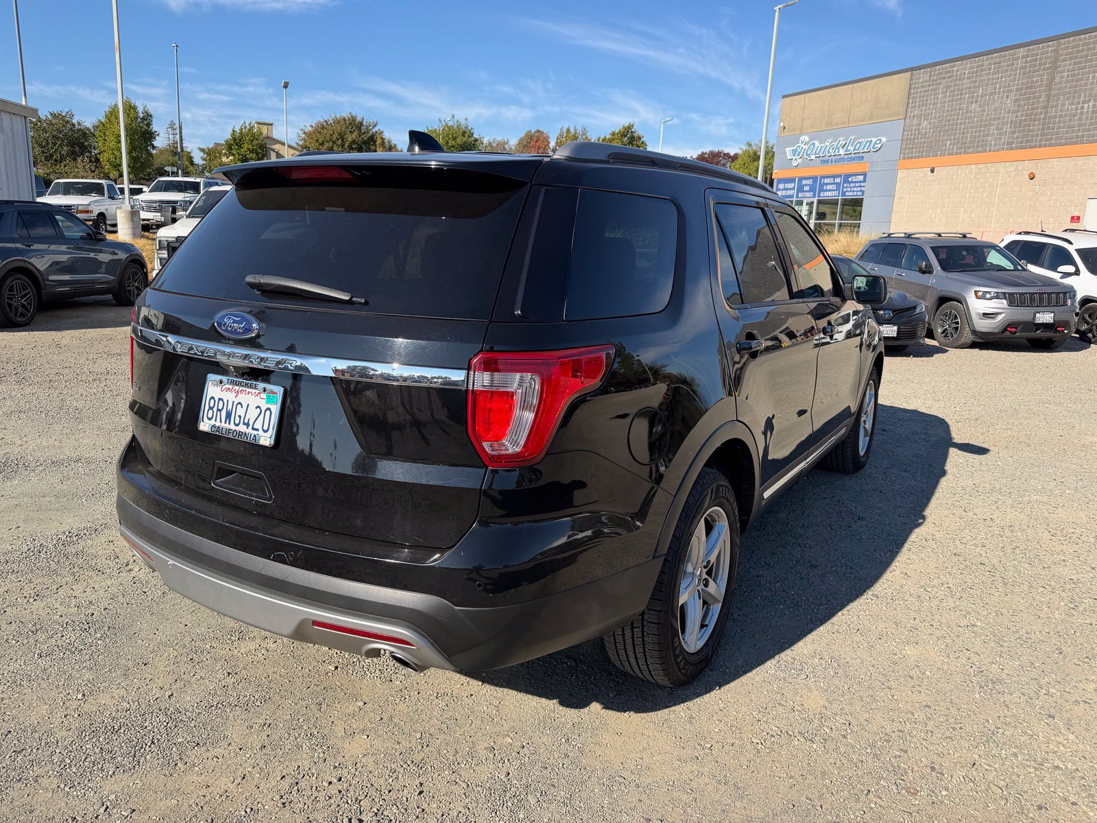 Used 2017 Ford Explorer XLT w/ Equipment Group 202A FWD image 5