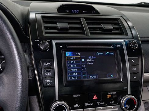 Used 2013 Toyota Camry LE image 12