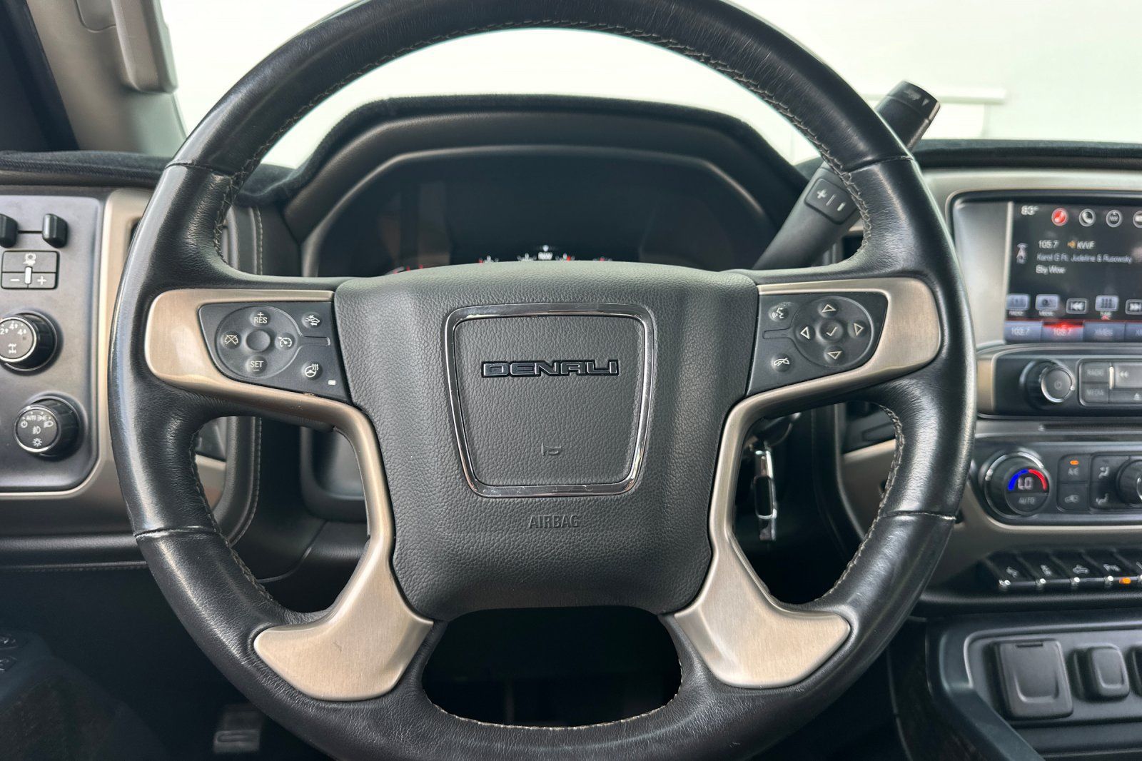 Used 2016 GMC Sierra 2500 Denali w/ Duramax Plus Package AWD/4WD image 33