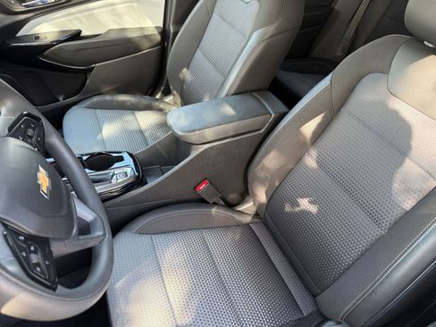 Used 2025 Chevrolet Trax LT image 36