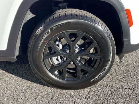 Used 2024 Jeep Grand Cherokee Altitude image 15