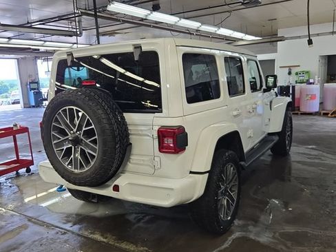 Used 2024 Jeep Wrangler High Altitude AWD/4WD image 3
