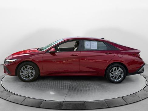 Used 2024 Hyundai Elantra SEL FWD image 4