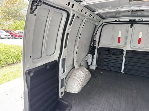 Used 2021 Chevrolet Express 2500 RWD image 17