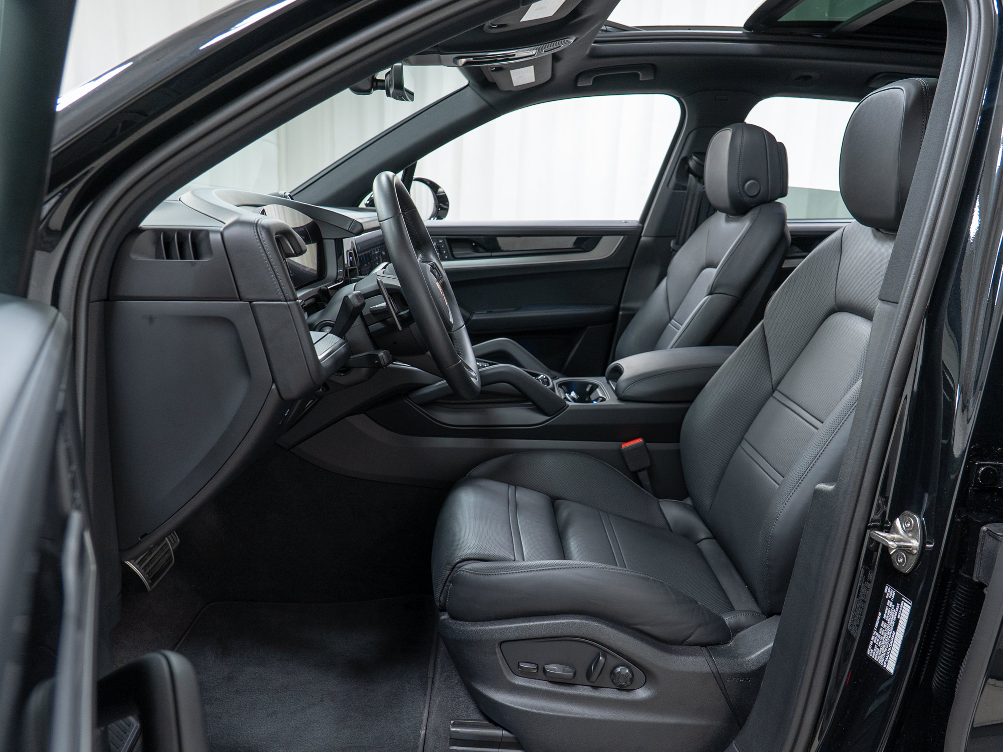 Certified 2026 Porsche Cayenne w/ Premium Package Plus AWD/4WD image 17