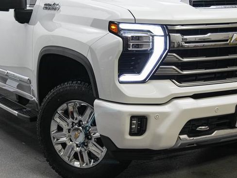 Certified 2024 Chevrolet Silverado 2500 High Country AWD/4WD image 3