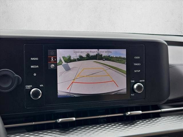 Used 2024 Kia Carnival LX FWD image 13