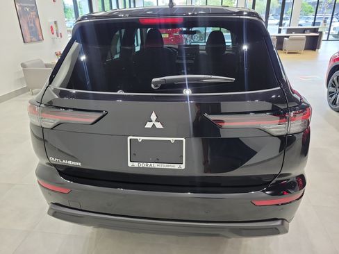 New 2026 Mitsubishi Outlander ES FWD image 5