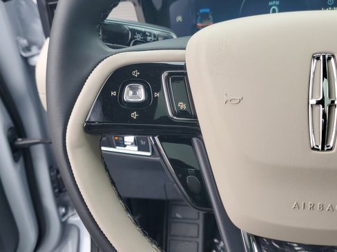 New 2026 Lincoln Corsair Premiere image 17