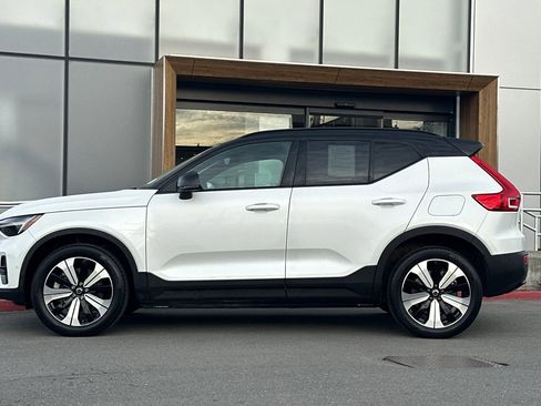 Certified 2023 Volvo XC40 Recharge Plus image 6