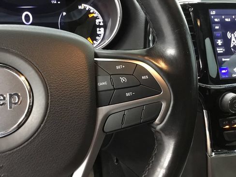 Used 2020 Jeep Grand Cherokee Altitude AWD/4WD image 14
