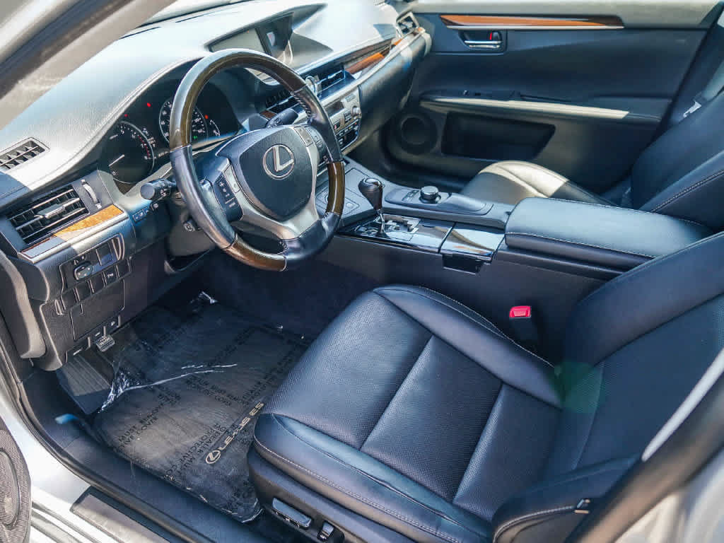 Used 2015 Lexus ES 350 w/ Premium Package FWD image 16