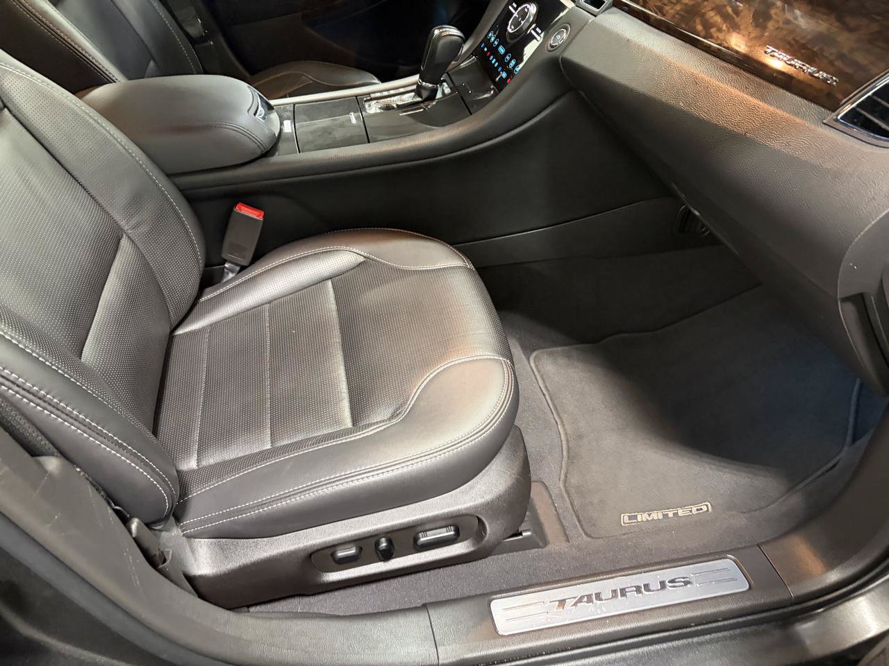 Used 2019 Ford Taurus Limited AWD/4WD image 13
