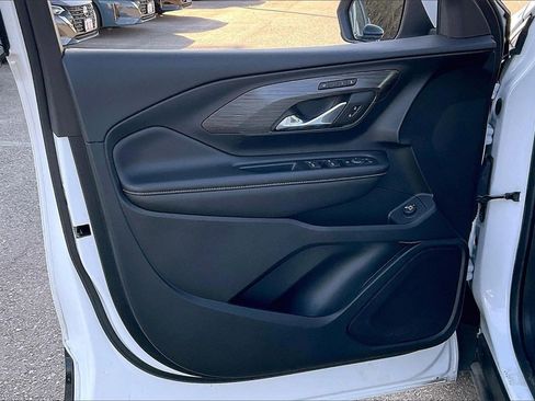 Used 2024 GMC Terrain SLT image 22