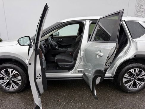 Used 2023 Nissan Rogue SV image 17