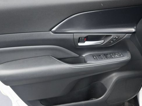 Used 2024 Toyota Grand Highlander AWD Hybrid image 11