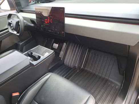 Used 2024 Tesla Cybertruck AWD Crew Cab image 8