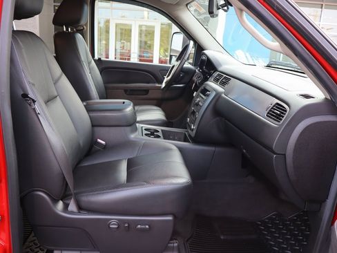 Used 2014 Chevrolet Silverado 2500 LTZ w/ LTZ Plus Package image 17
