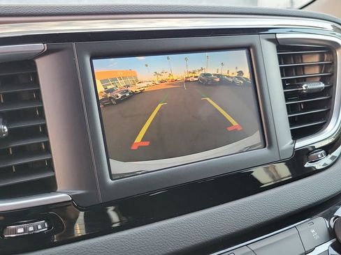 Used 2024 Chrysler Voyager LX image 9