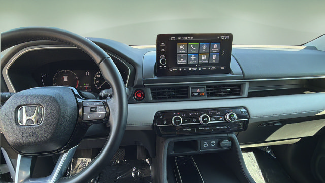 Used 2025 Honda Pilot EX-L image 11
