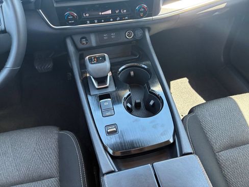 Used 2025 Nissan Rogue SV FWD image 41