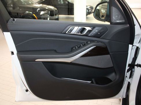 Used 2026 BMW X5 sDrive40i image 10