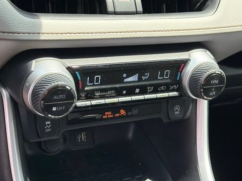 Used 2025 Toyota RAV4 XLE FWD image 27