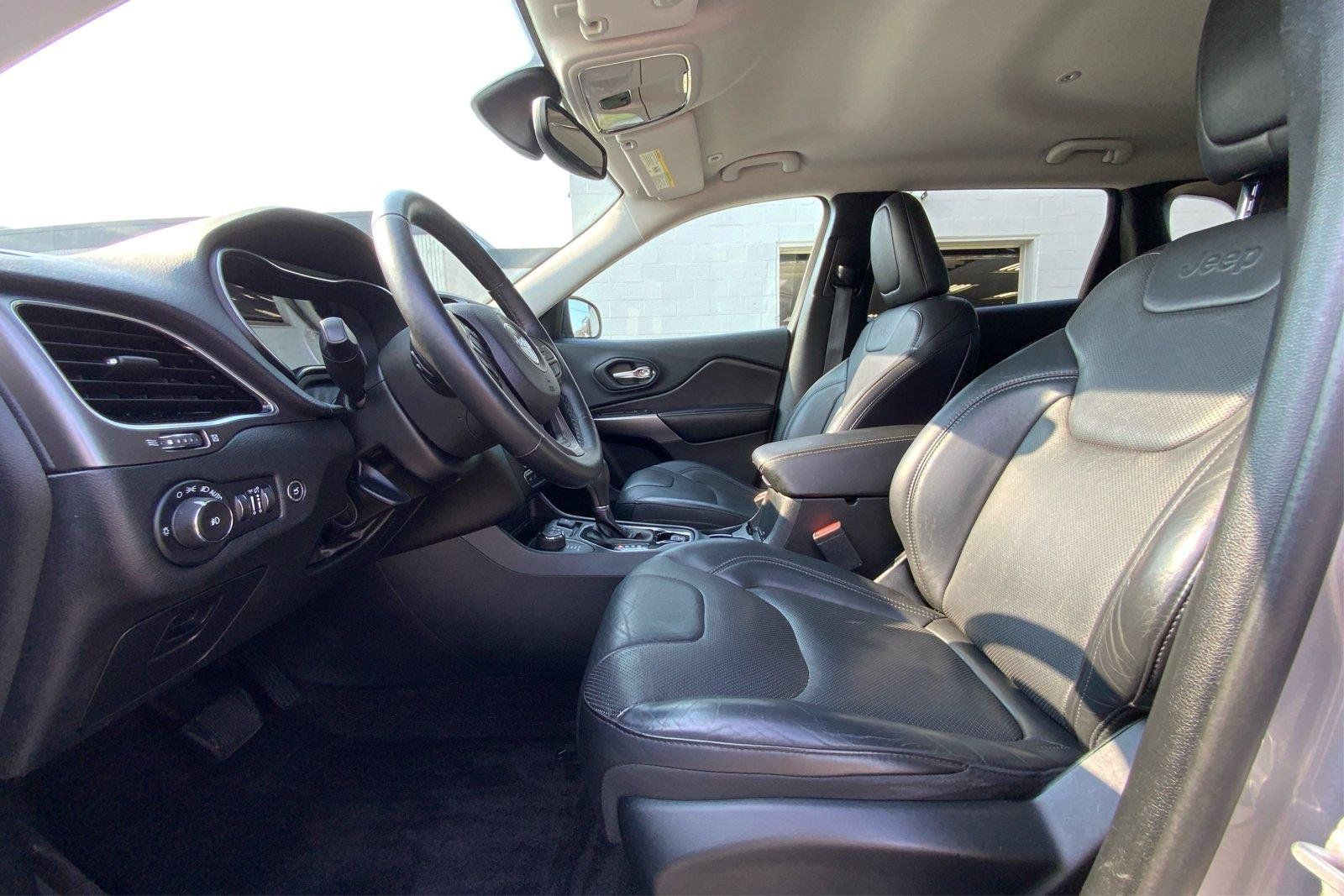 Used 2019 Jeep Cherokee Limited AWD/4WD image 10