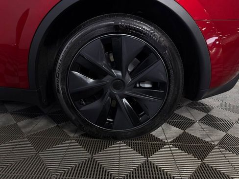 Used 2025 Tesla Model Y Long Range image 10