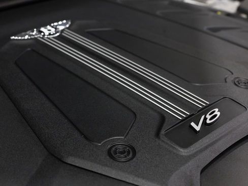 Used 2022 Bentley Bentayga image 19