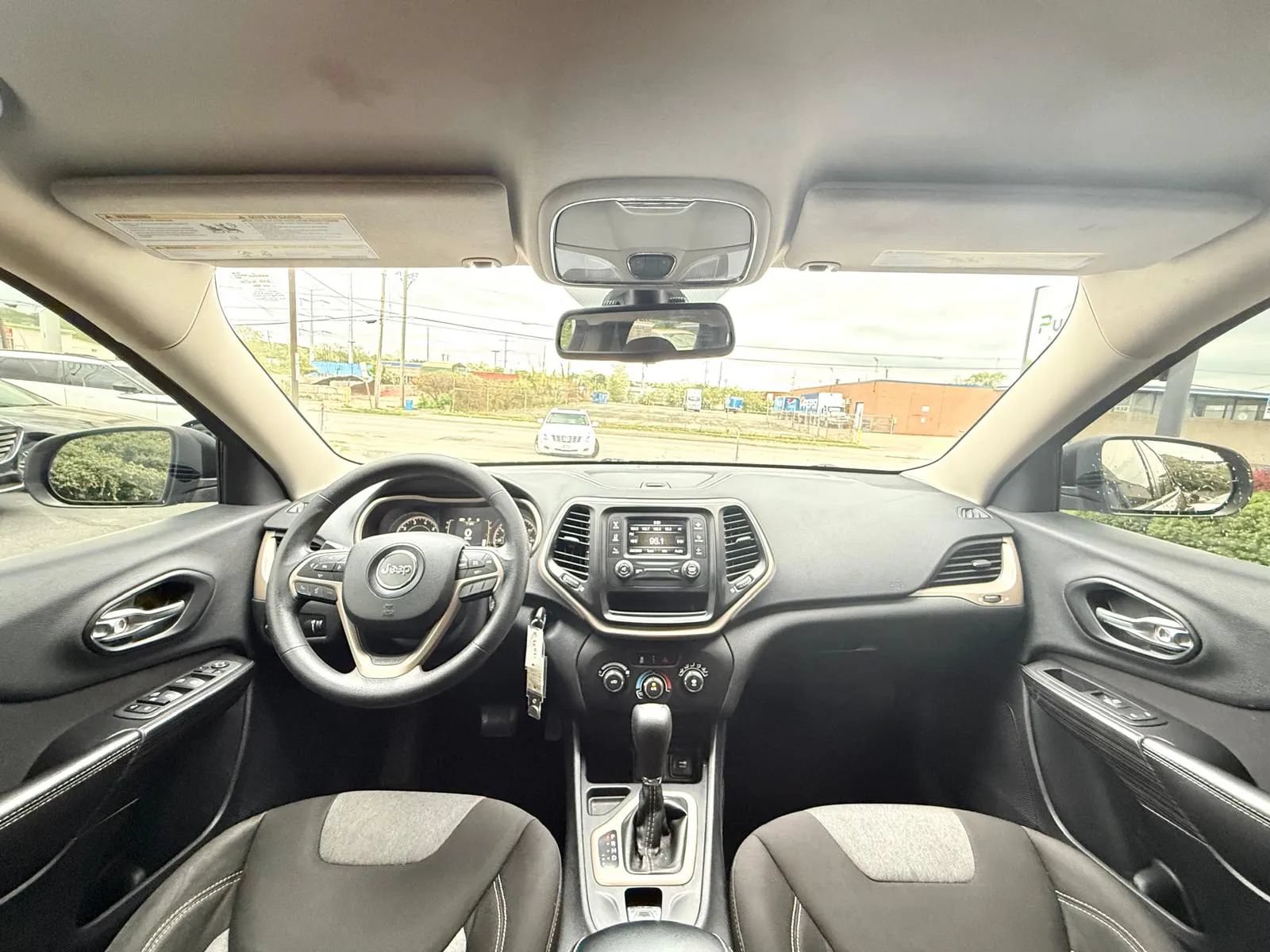 Used 2014 Jeep Cherokee Sport FWD image 10