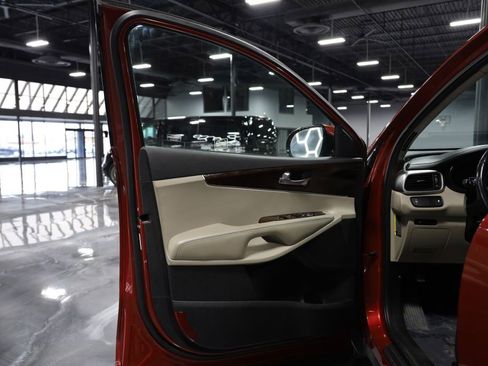 Used 2017 Kia Sorento LX w/ LX Convenience Package image 10